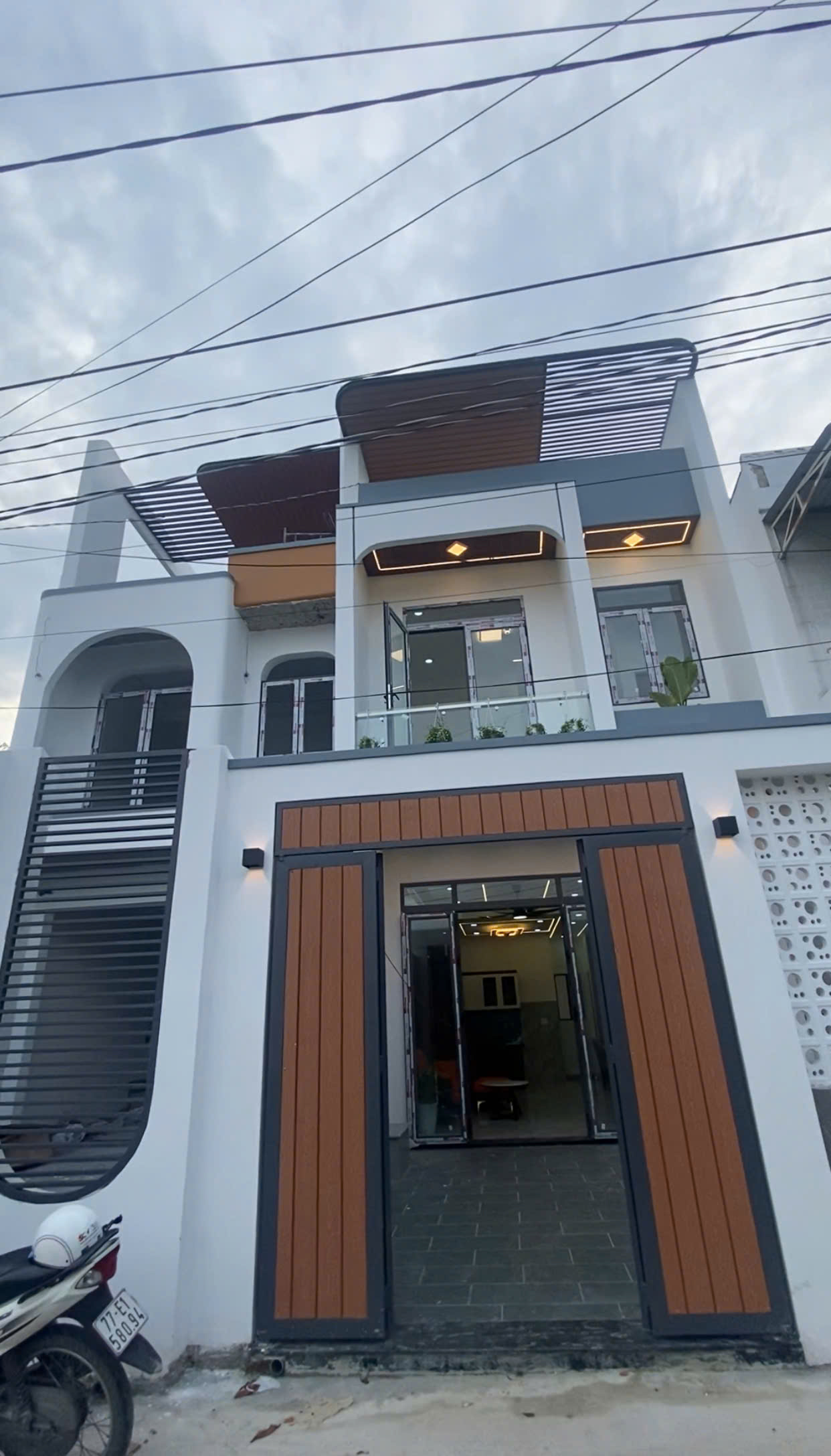 Nhà Mới Ngã 3 Mỹ Hạnh - Giáp Hóc Môn Sổ Hồng Riêng Giá Rẻ