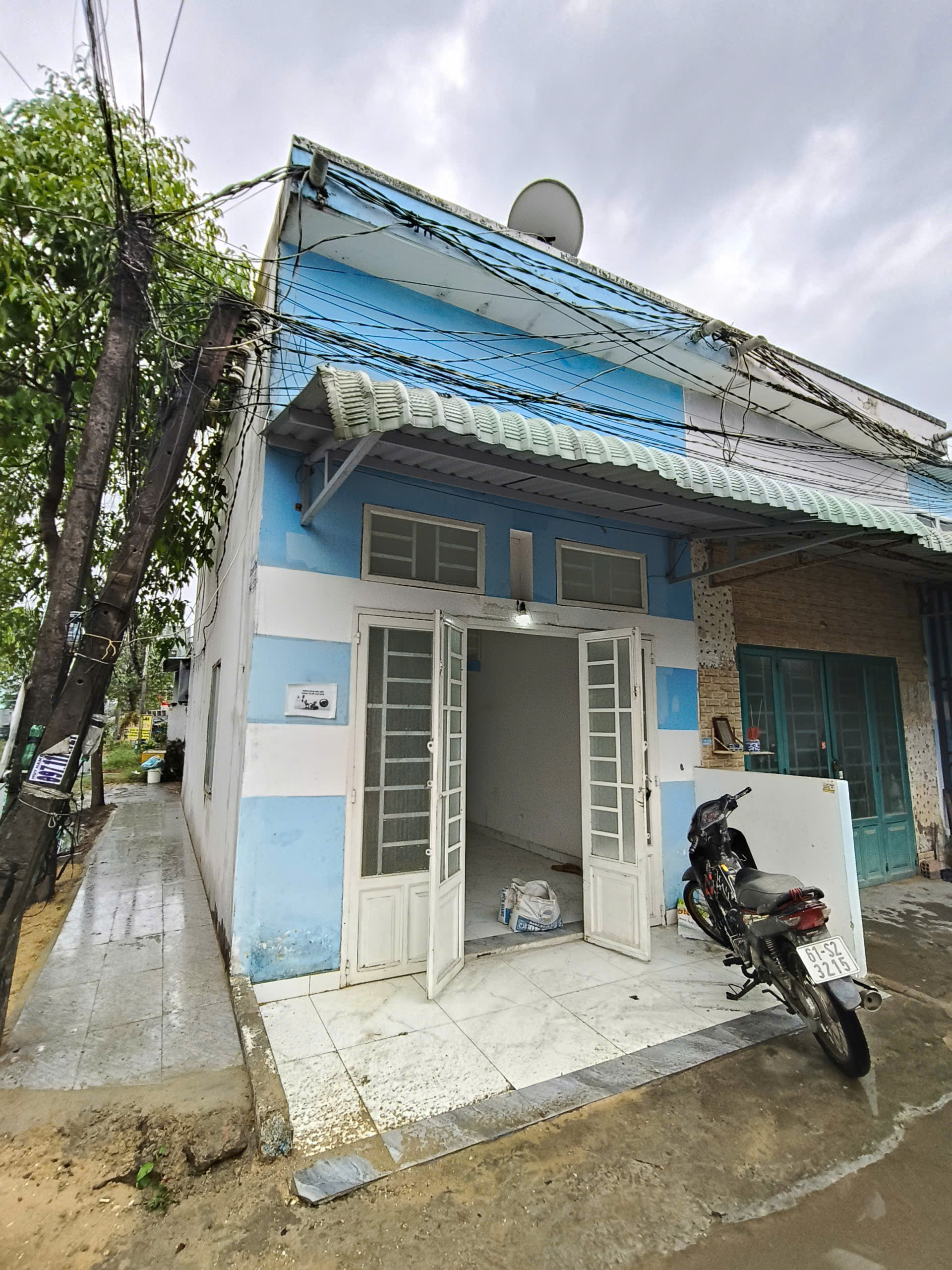 Căn góc 2 mặt tiền đường Hoa Vàng - Giáp Hóc Môn