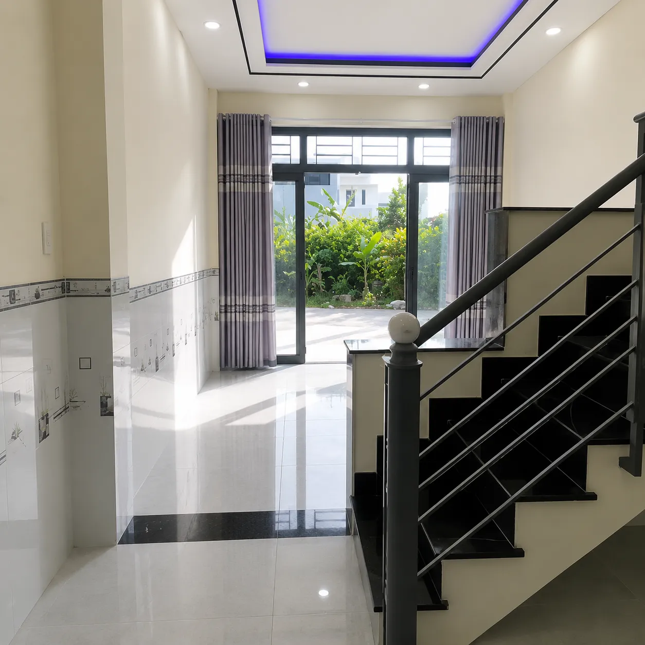 Nhà SHR 2PN 4x11, 1 Lầu 1 Tum 2 Ban Công Chỉ 1,4 Tỷ Ngay KDC Mỹ Hạnh - Giáp Cầu Lớn Hóc Môn