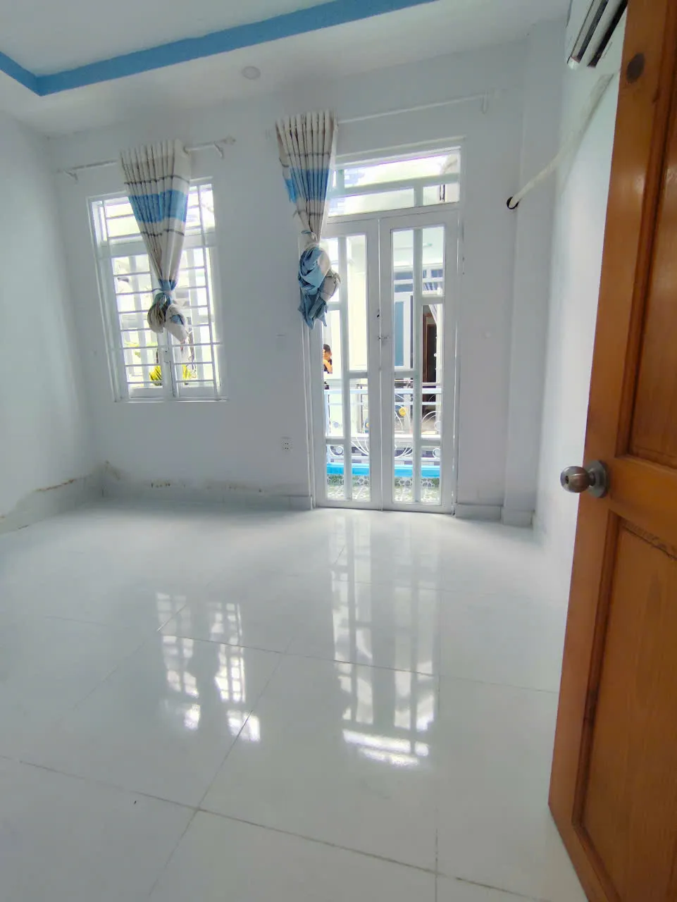 Nhà 1 Trệt 1 Lầu 2PN 4x9 Ngay Khu Hoàng Gia
