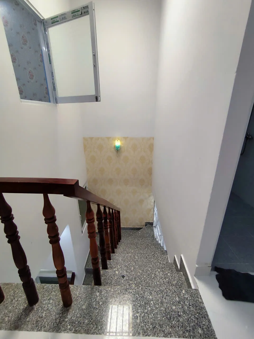 Nhà 1 Trệt 1 Lầu 2PN 4x9 Ngay Khu Hoàng Gia