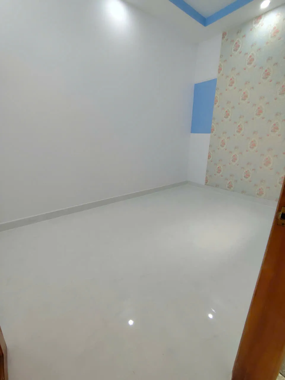 Nhà 1 Trệt 1 Lầu 2PN 4x9 Ngay Khu Hoàng Gia