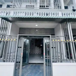 NHÀ MỚI 4x13 2PN 2WC 1 TRỆT 1 LẦU GIÁP CẦU LỚN HÓC MÔN