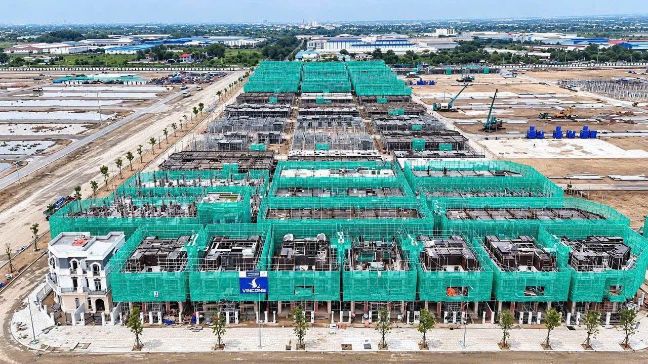 Tiến độ xây dựng Vinhomes Hóc Môn chụp ngày 6/10/2026